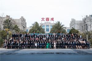 2019年小字迷練字國際連鎖年會 2019年1月14日，小字迷練字國際連鎖年會在浙江金華召開，來自全國各地的200多名加盟商濟濟一堂，共同分享2018年的成功喜悅，交流各自的成功經(jīng)驗，暢談2019年的美好愿望！